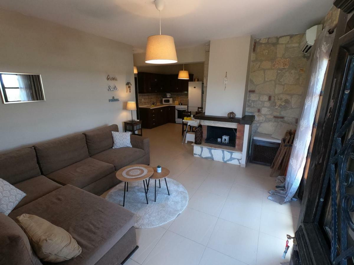 Holliday Stone Villa Psakoudia Exterior foto